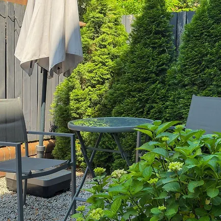 Urabn With Garden No 2a - Air Condition - Free Parking Lägenhet *