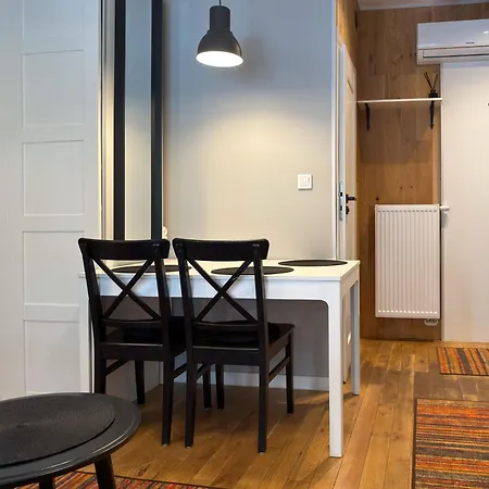 Urabn With Garden No 2a - Air Condition - Free Parking Lägenhet *